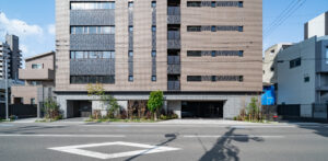 【1人~2人暮らし向け 建物内モデルルーム公開】サーパス栗林公園ミッドグラン 9 外観 昼 01